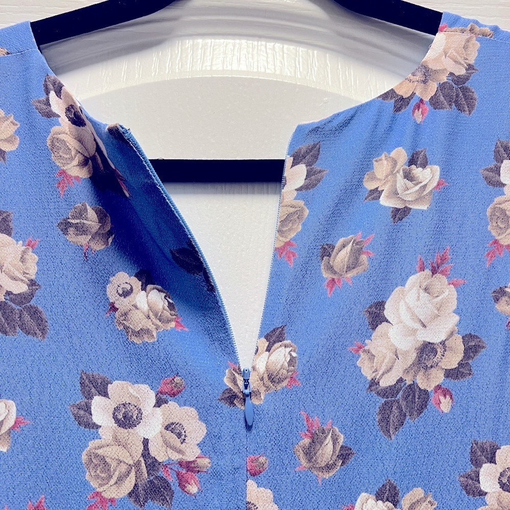 Aritzia Sunday Best Grayson V-neck Floral Mini Dress- Size 6 - Picture 5 of 11